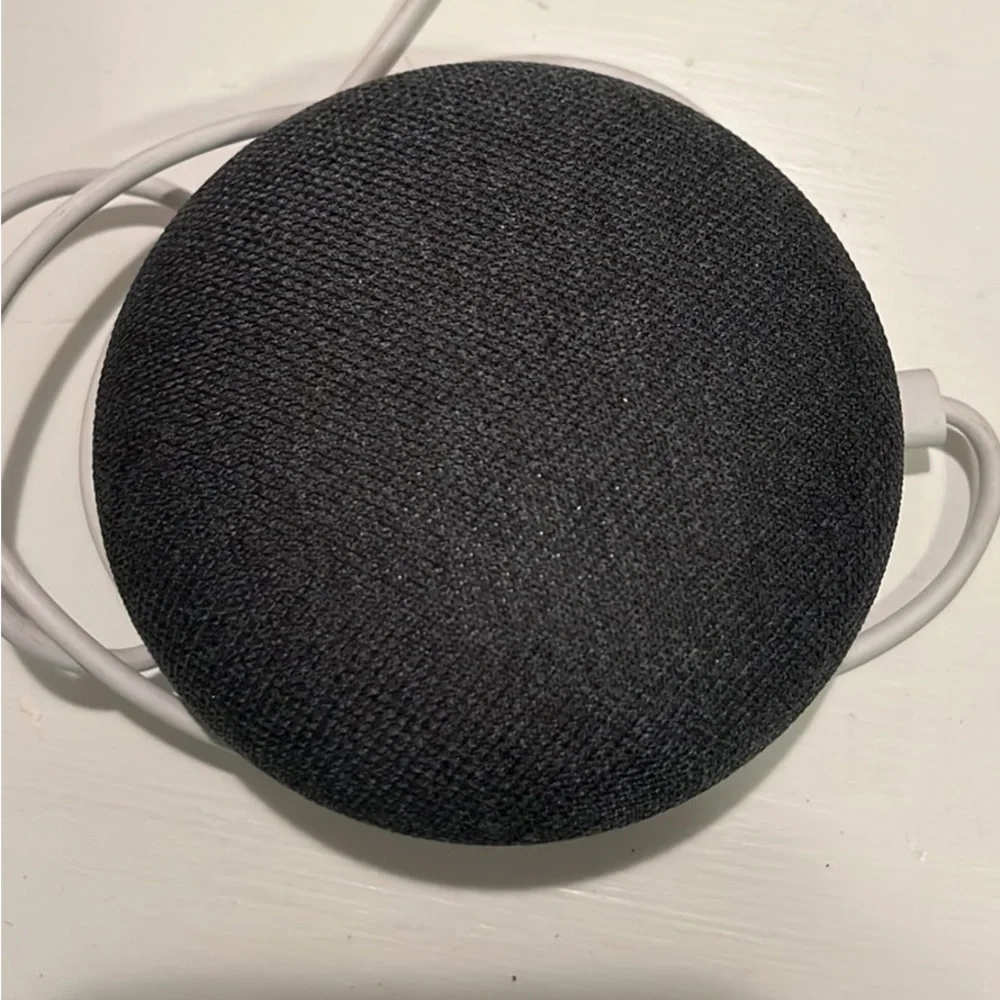 Google Nest Mini - like new!!
